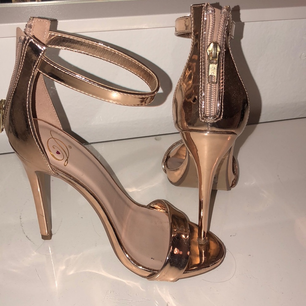 Heels - Picture 2 of 3